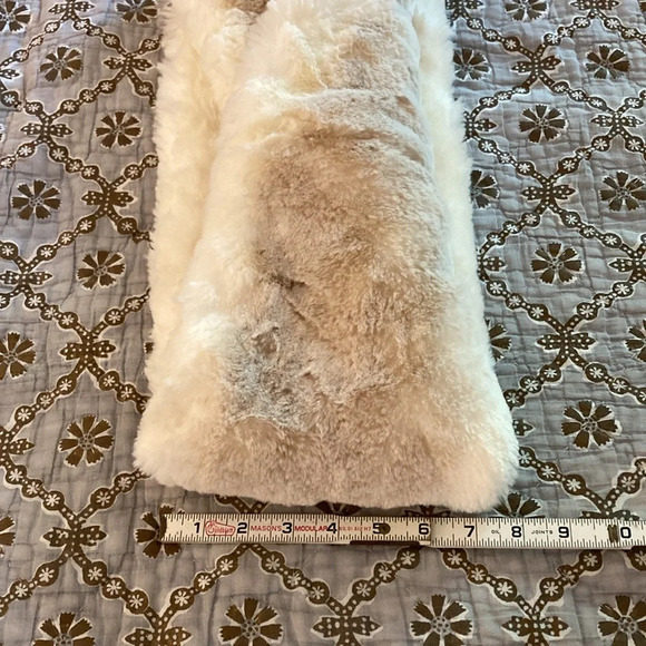 Badgley Mischka Faux Fur Scarf - Picture 9 of 9
